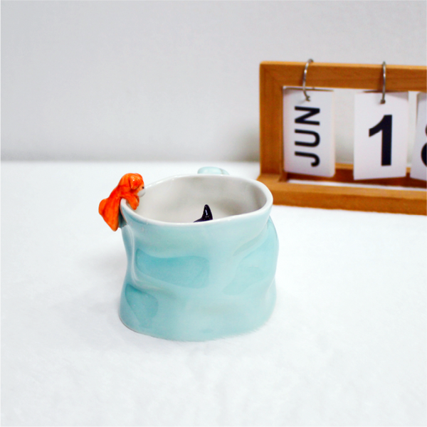 Custom ceramic pet mug with dog model on the rim